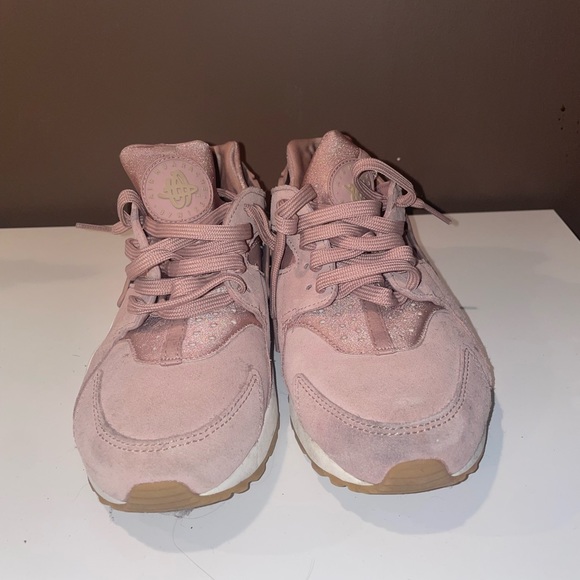 blush suede nike huarache - Picture 3 of 5